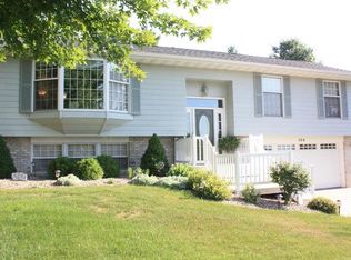 104 Maple St, Pella, IA 50219