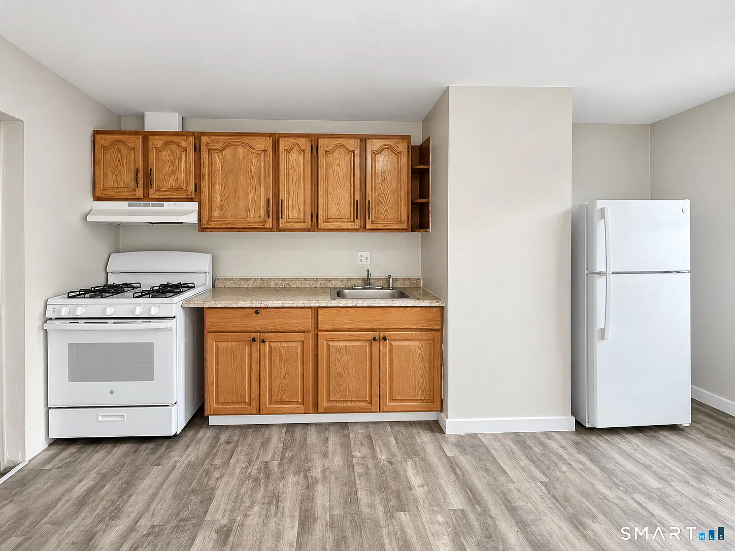 5 bed, 1.0 bath, 4286 sqft, $2,400 — Photo 2