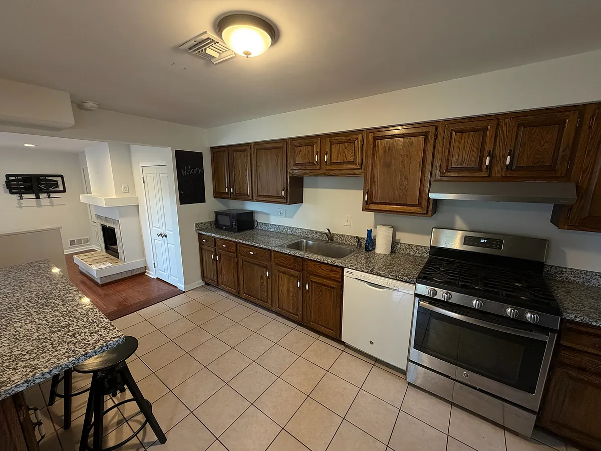 Building Photo - 3900 Mintwood St