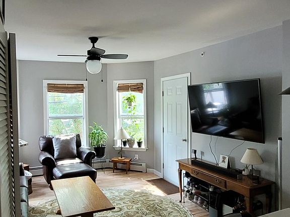 Living room - Front door