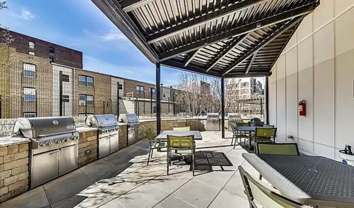 2 bed, 1200 sqft, $4,600 — Photo 2