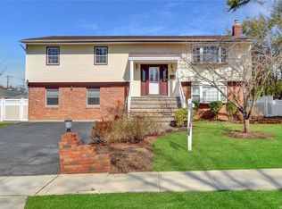 5 Arthur Ave, Bethpage, NY 11714