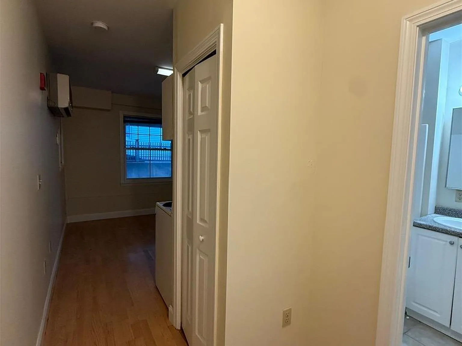 Studio, 280 sqft, $1,900 — Photo 4