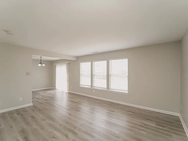 822 Littleton Dr — Photo 5