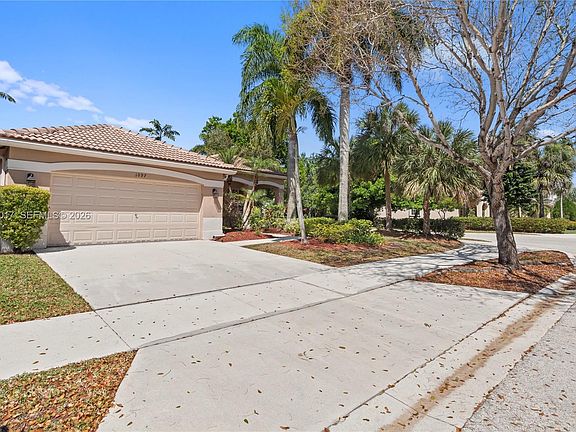 2nd image of 1097 Allamanda Way