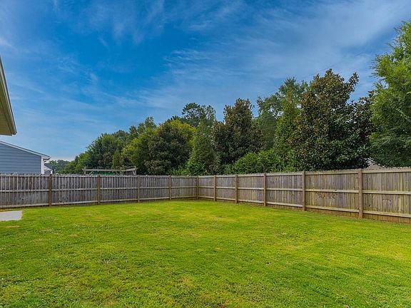 3rd image of 705 Emerald Hill Ct