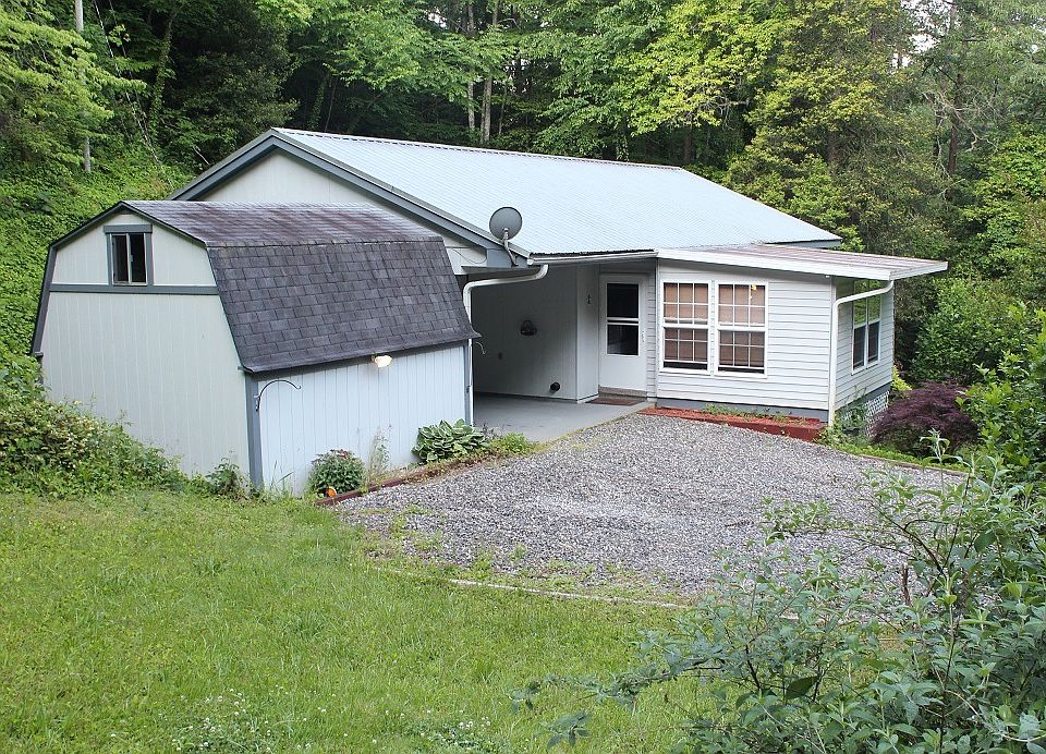 2nd image of 97 Foxfire St