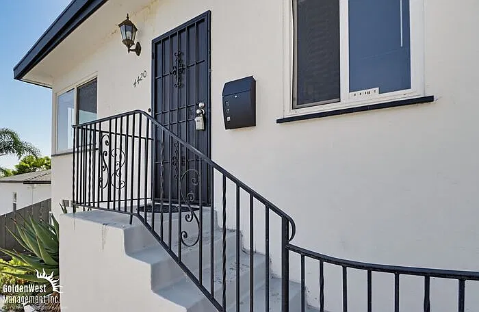 2 bed, 1.0 bath, 900 sqft, $2,800 — Photo 2