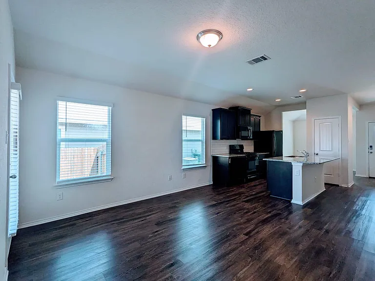 121 Dylan Dr — Photo 8