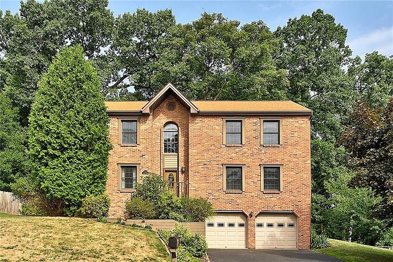 1st image of 122 Woodbine Dr