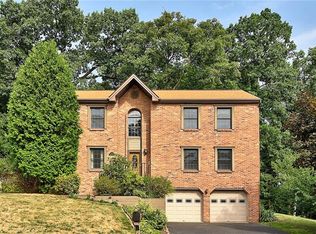 122 Woodbine Dr, Cranberry Township, PA 16066