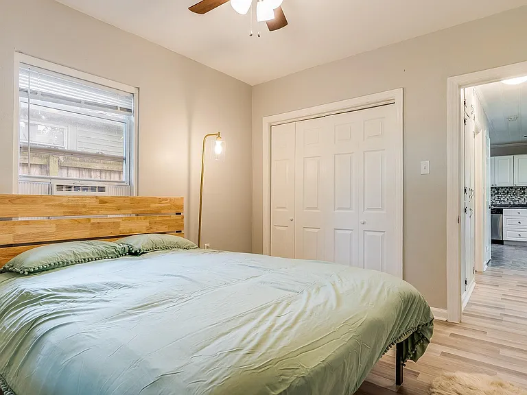 1228 E Henry St — Photo 12