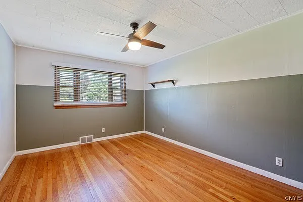 25 Franklin Ave — Photo 16