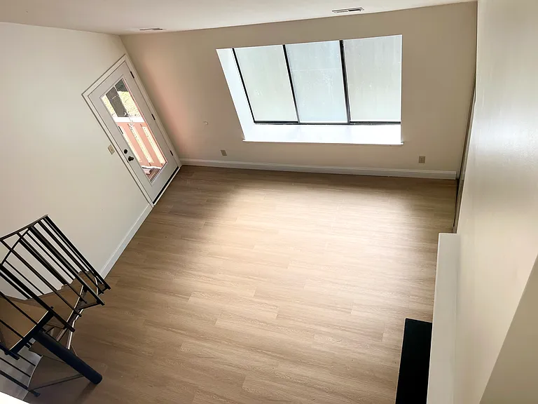 2700 Sussex Ct — Photo 4