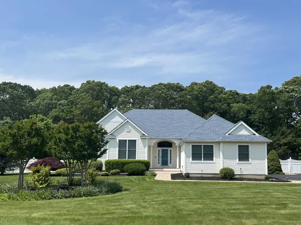 39 Hidden Pond Path, Wading River, NY 11792