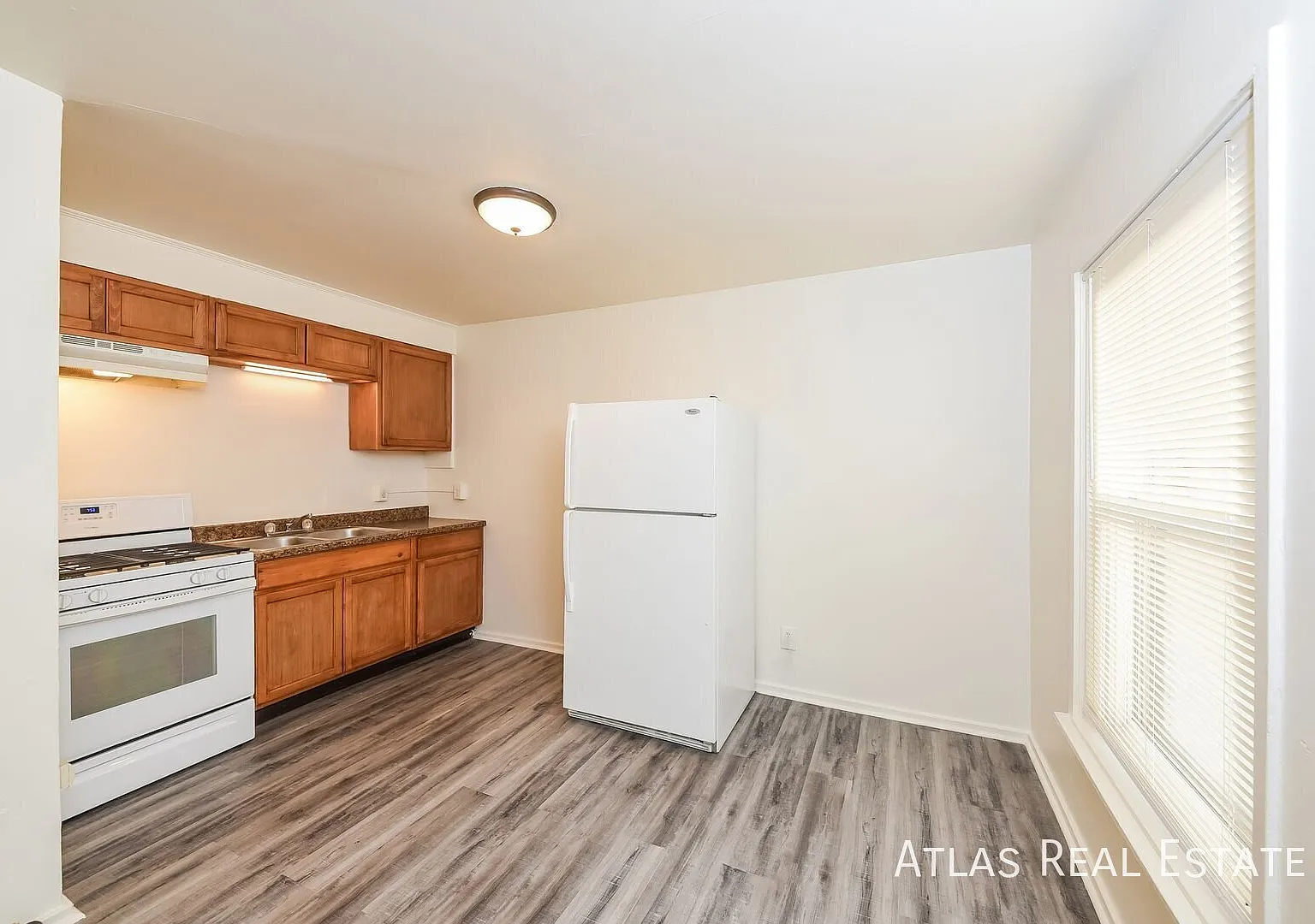 Charming Single-Level 1 bedroom / 1 bathroom Apartment | New Flooring | Available Now! — Photo 1