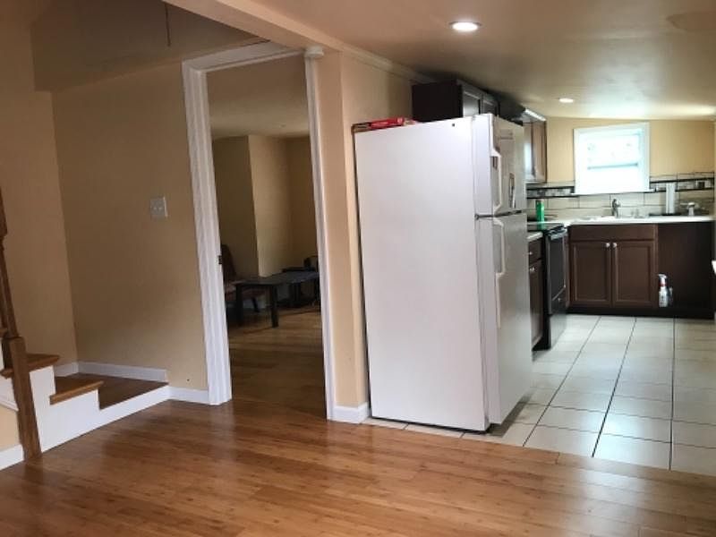 2nd image of 324 Easton Rd APT 4