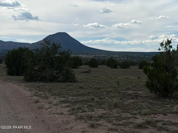 59S W Rocky Rabbit Rd, Ash Fork, AZ 86320