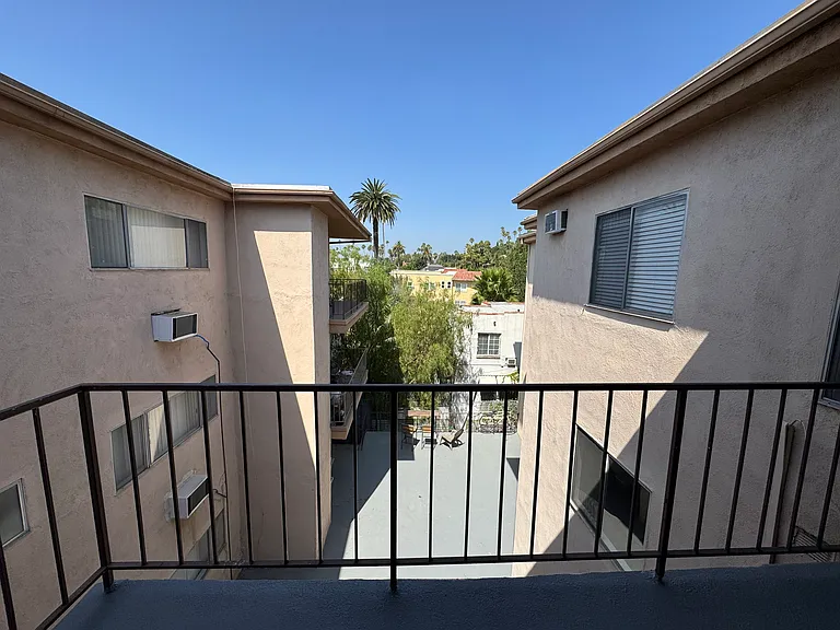 5068 Franklin Ave — Photo 10
