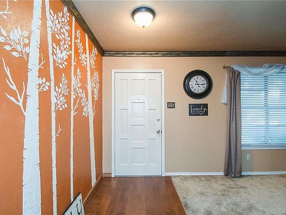 3rd image of 913 Birchwood Dr