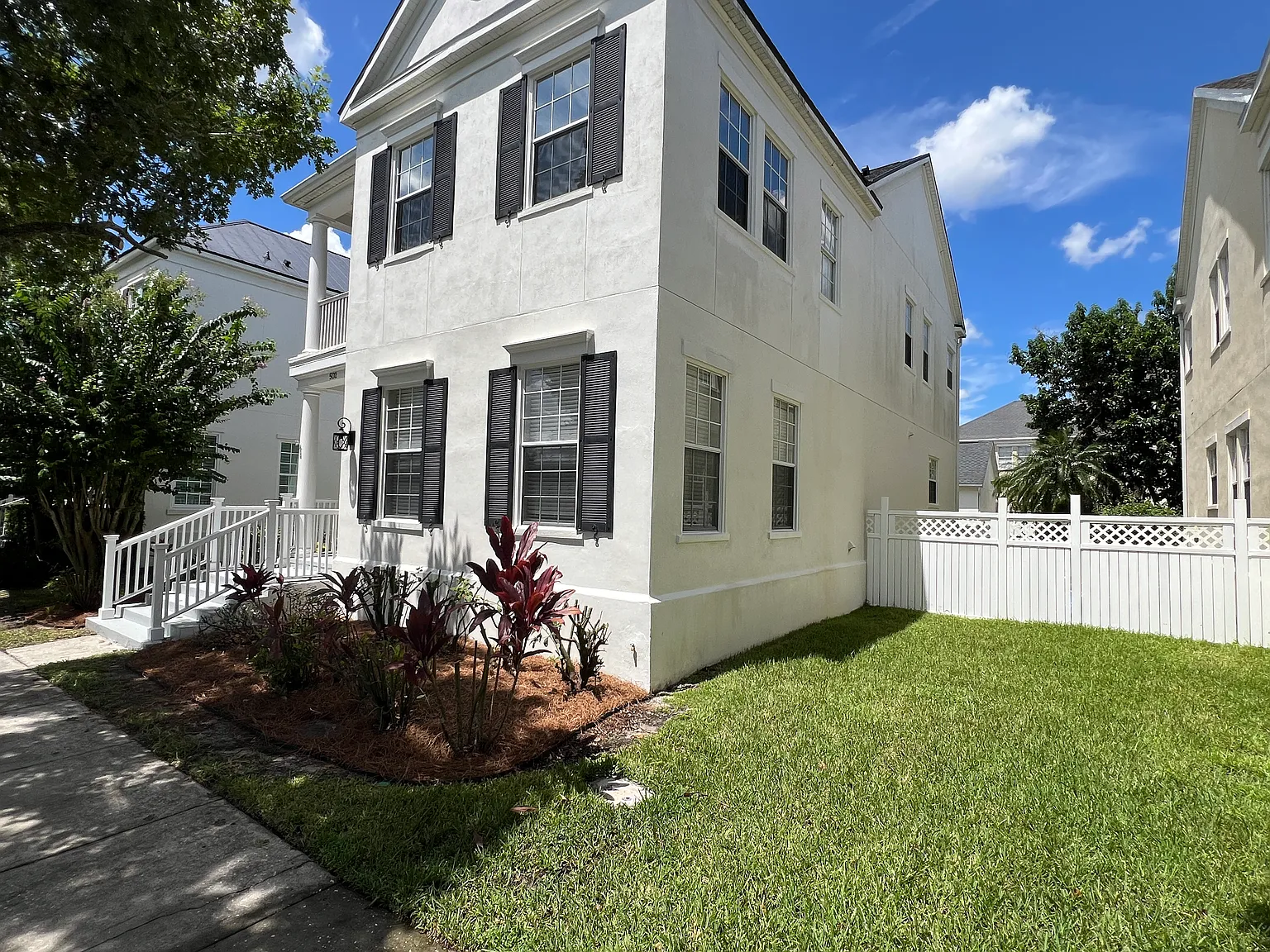 4 bed, 2.5 bath, 2534 sqft, $4,500 — Photo 2