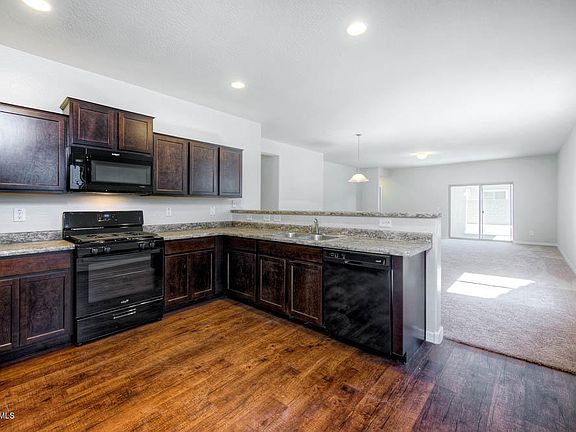 4th image of 38152 W San Capistrano Ave