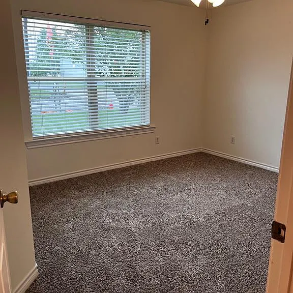 315 College Ave — Photo 10