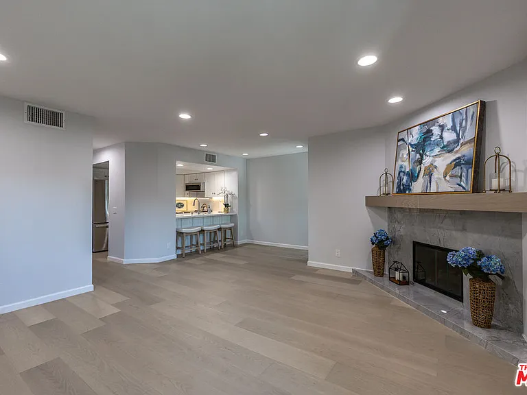 400 N Louise St #204 — Photo 16