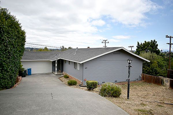 1st image of 411 Clark Dr