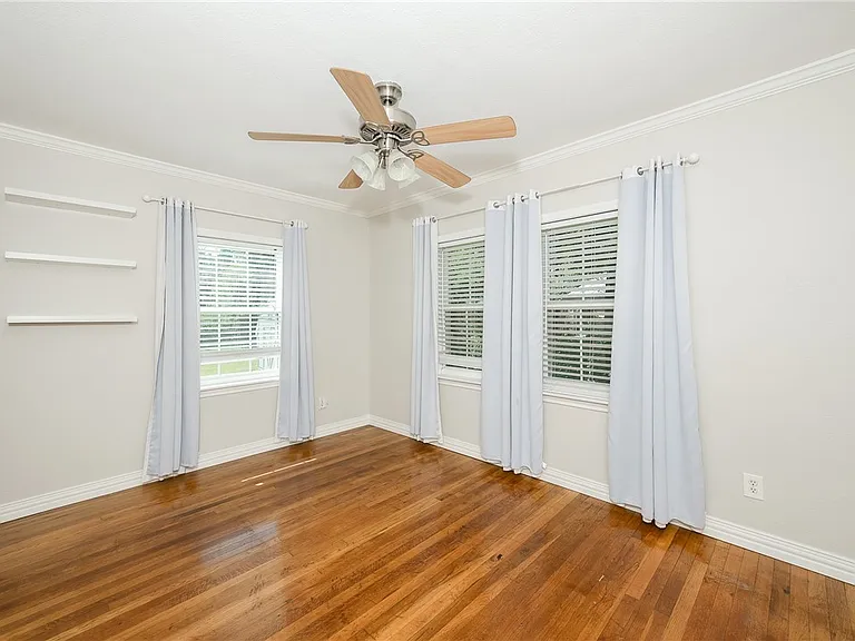 709 Inwood Dr — Photo 17