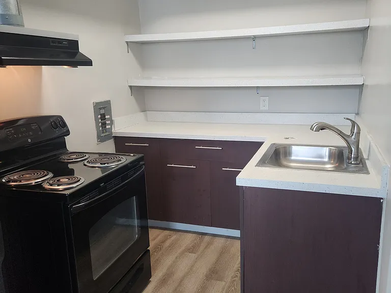 The Oakwood Manor Apartments — Photo 25