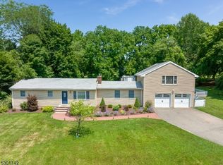32 Mountain View Ave, Long Valley, NJ 07853