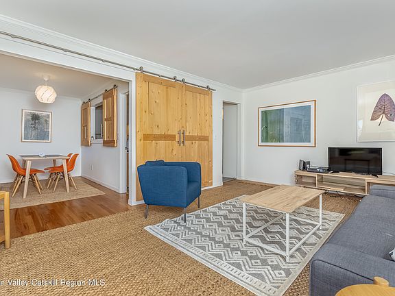 3rd image of 28-1 Huguenot Street