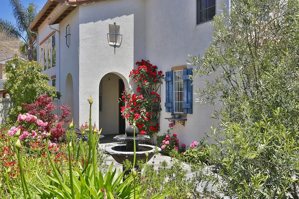 Building Photo - 4951 Via Aurora