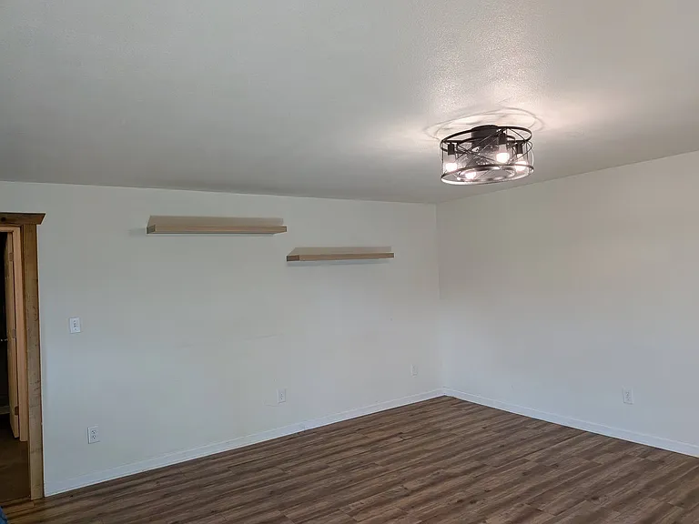 825 N Green River Rd #C — Photo 5