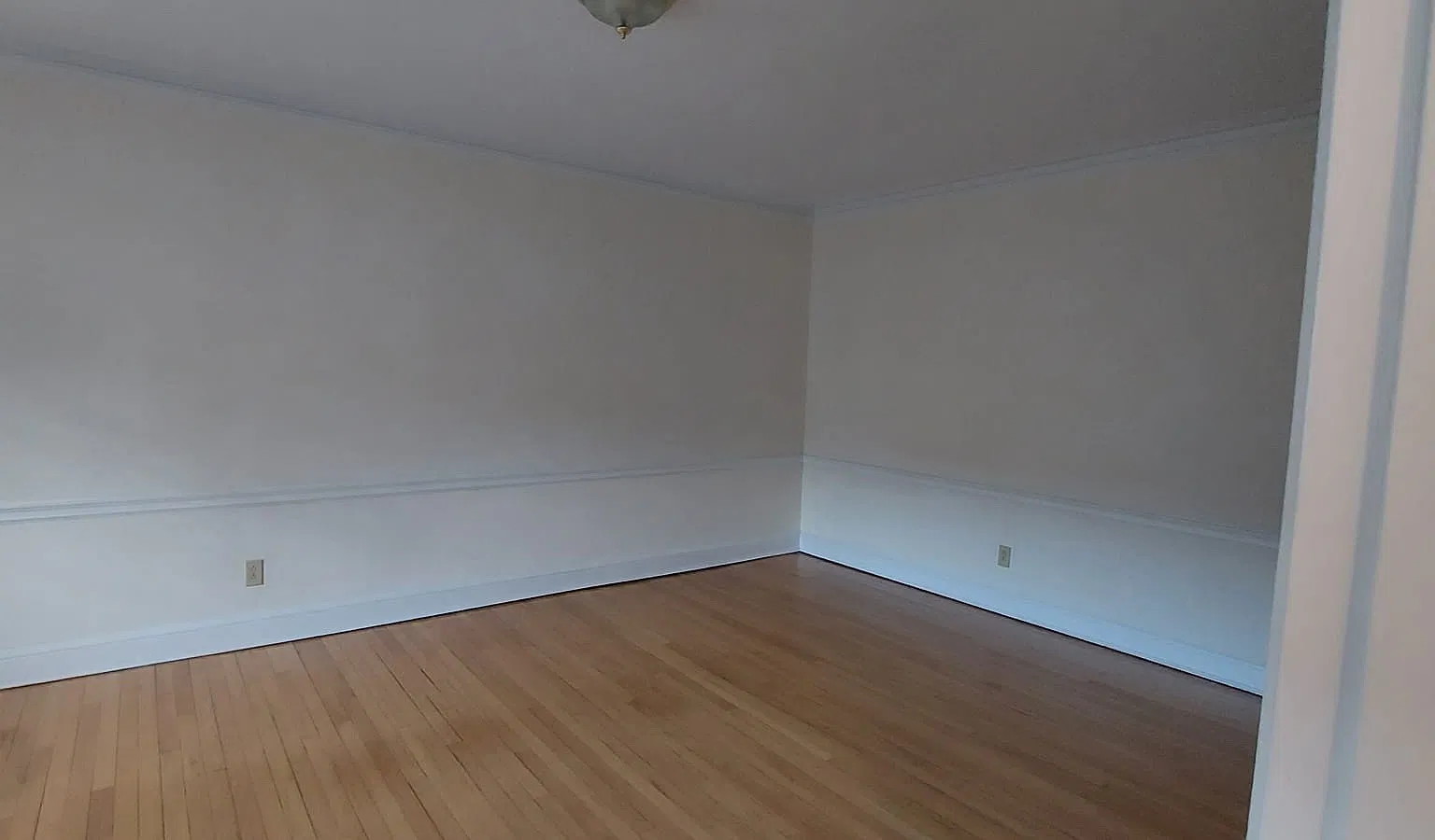 82 Lincoln Ave — Photo 2