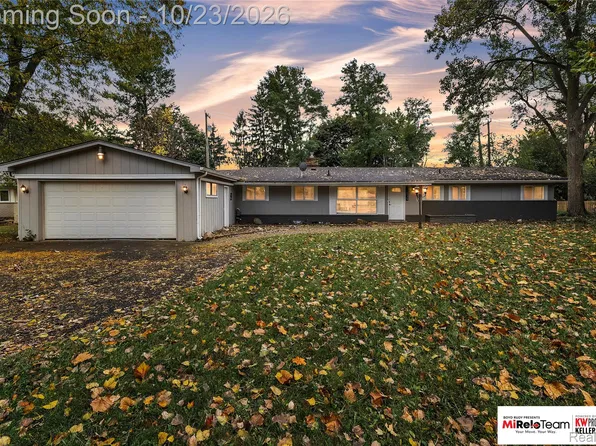 29529 Gilchrest St, Farmington Hills, MI 48334