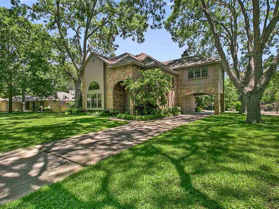 1st image of 293 Meadowlakes Dr