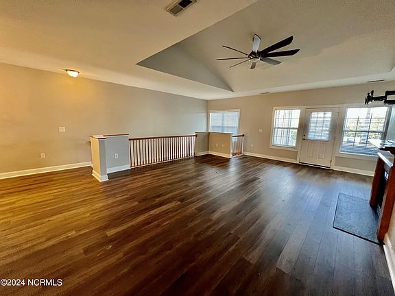 5th image of 1924 Tara Court #201