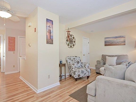 3rd image of 177 Thacher St