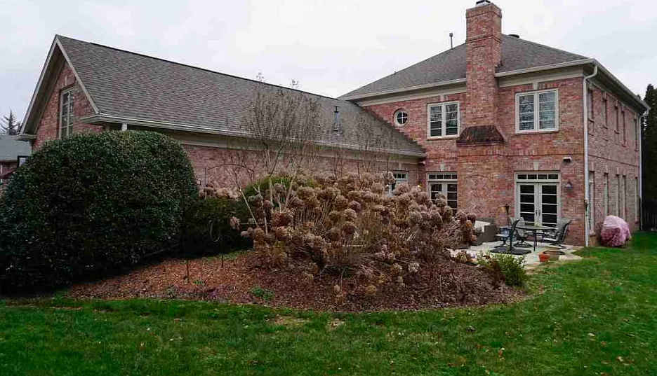 552 Close Ln — Photo 3