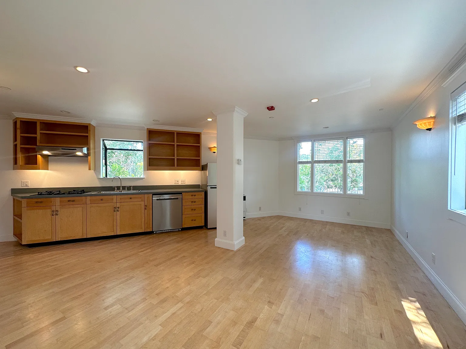 1 bed, 1.5 bath, 1000 sqft, $3,695 — Photo 2