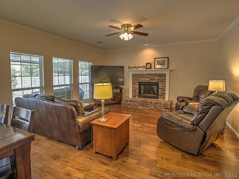 2422 S Redwood Pl — Photo 15