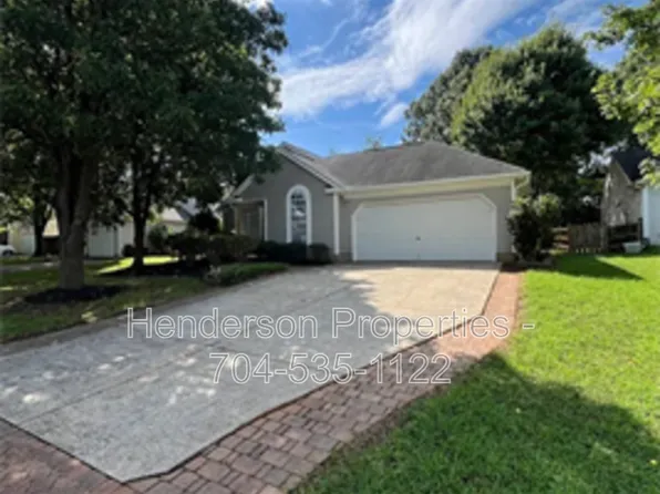 11128 White Stag Dr, Charlotte, NC 28269