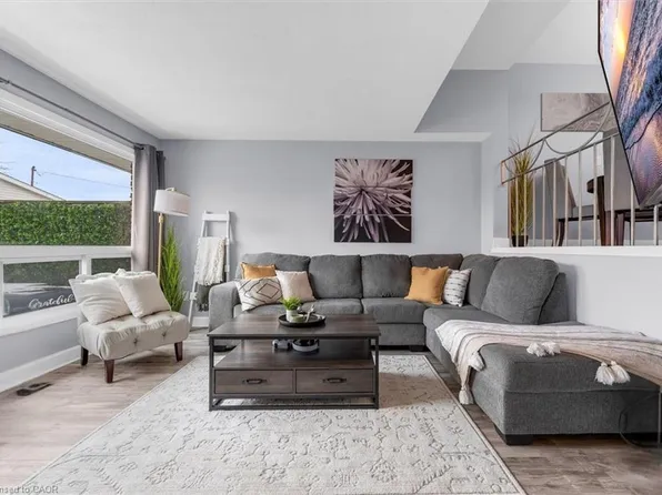 5 Viking Ct #301, Grimsby, ON L3M 3T8