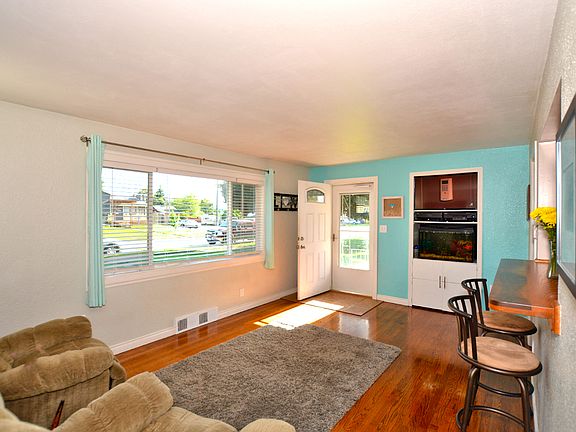 2nd image of 3407 E Jackson Ave