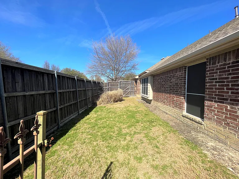 6021 Blue Spruce Ln — Photo 21
