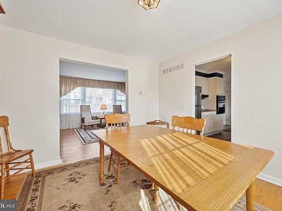 5th image of 2228 Lancashire Dr