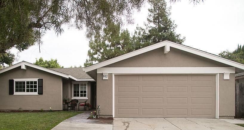 1st image of 802 Coffey Ct