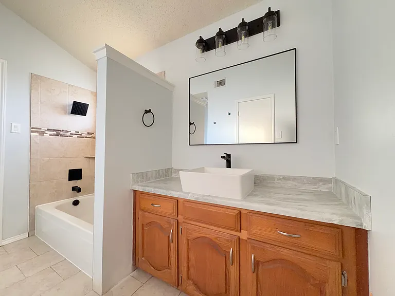 1717 Sterling Ln — Photo 8